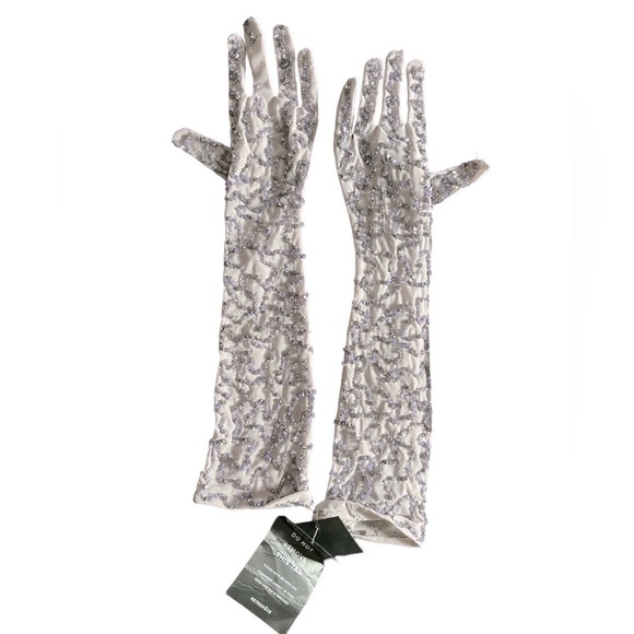 Retrofete Poppy sequinned gloves in Lilac beads from Revolve​​​​​ - Picture 4 of 6